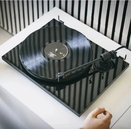 Gramofon PRO-JECT E1.2 Czarny, Manualny, Napęd paskowy, BT, USB, Prędkość odtw. 33, 45 obr./min