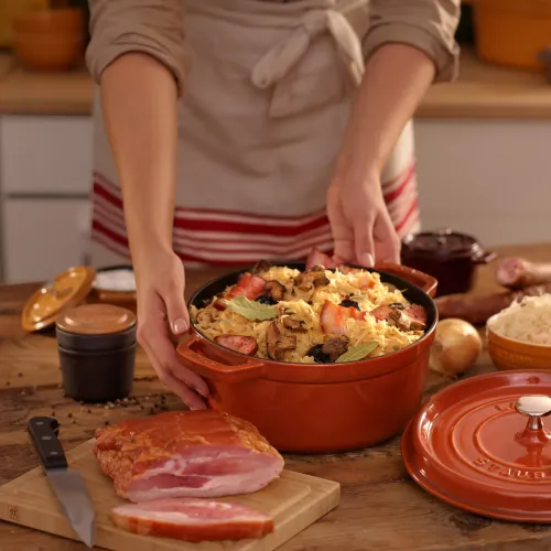 STAUB La Cocotte 2,2 l czerwony - garnek żeliwny z pokrywką