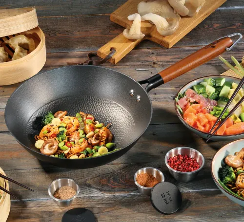 KÜCHENPROFI Country – wok żeliwny z powłoką nieprzywierającą śred. 28 cm czarny