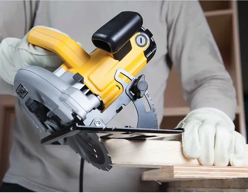 Ferăstrău circular DeWalt DWE560K