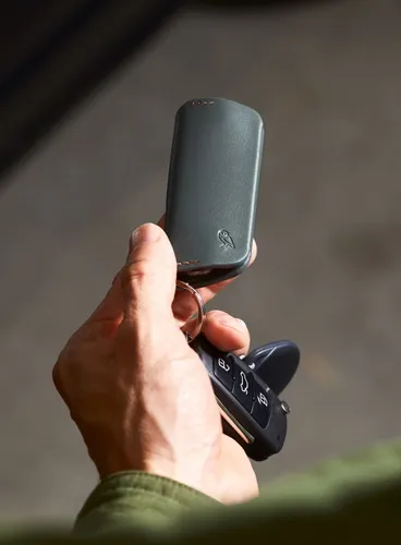 Skórzane etui na klucze Bellroy Key Cover Plus (third edition) - navy