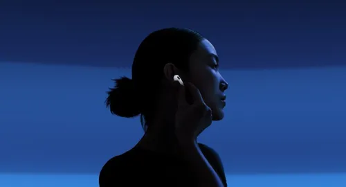 Apple AirPods 5 z bezprzewodowym etui ładującym