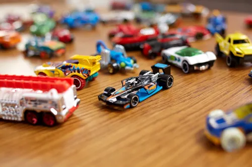 Hot Wheels Zestaw 40 Samochodzików Autka 1:64 Mattel Wielopak Prezent