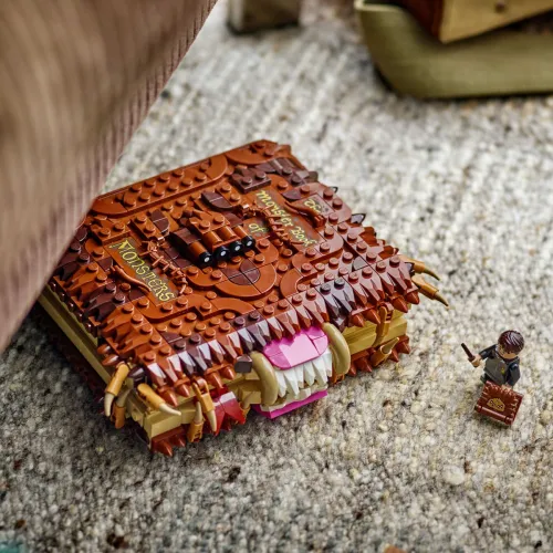 LEGO Klocki Harry Potter 76449 Potworna księga potworów z zębami