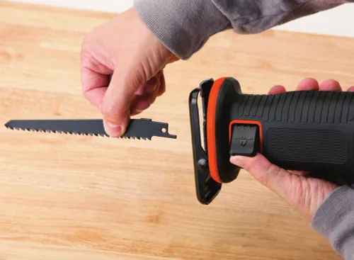 Ferăstrău alternativ BLACKDECKER BDCR18N