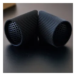 Magnetyczny głośnik mobilny LEXON Ray Speaker LA132MN3 Czarny (2szt.)