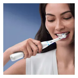 Электрическая зубная щетка Oral-B iO 7 Белый