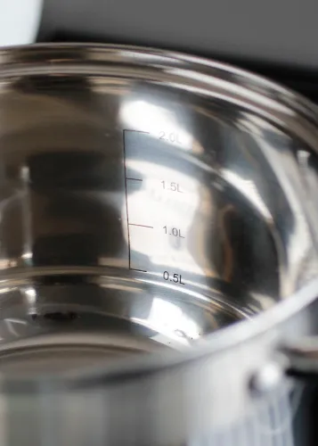 Garnek ze stali nierdzewnej z pokrywką TADAR LUZON 2,4 l