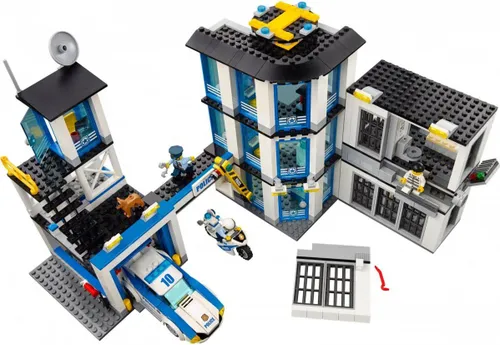 Конструктор Lego City полицейский участок (60141)