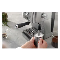Ekspres kolbowy DeLonghi Classic EM450.M