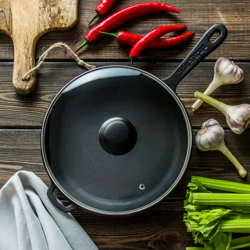 Patelnia żeliwna z pokrywką MAYSTERNYA IRON 24 cm