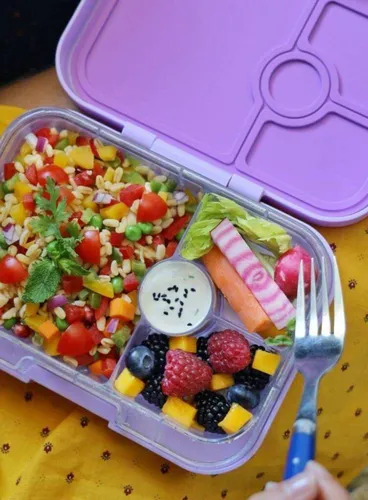 Yumbox Panino-FİFİ pink / Paris'in orta dikdörtgen öğle yemeği kutusu bir tepsi