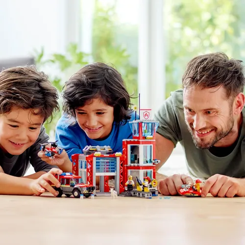 LEGO City Remiza strażacka (60215)