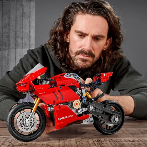 Конструктор Lego Technic Ducati Panigale V4 R (42107)