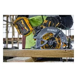 Дисковая пила Аккумуляторная DeWalt DCS578N