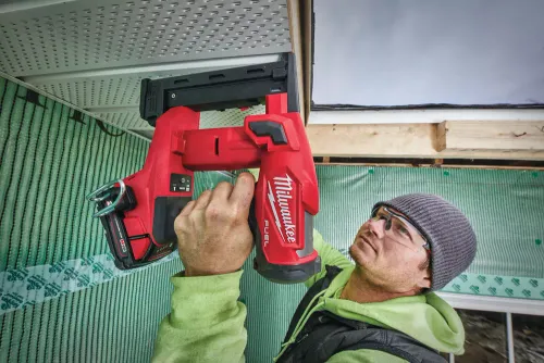 Zımbalayıcı Milwaukee M18 FNCS18GS-202x (+ M18 piller, kılıf)