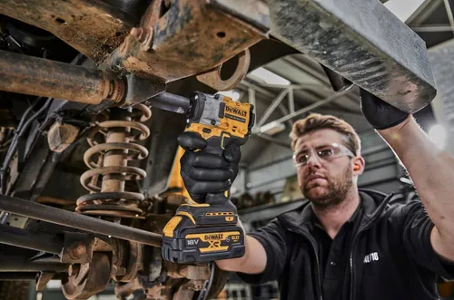 Ударный гайковерт DeWalt DCF921D2T