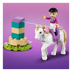 Lego Friends Atlı Kreş ve At Römorku (41441)