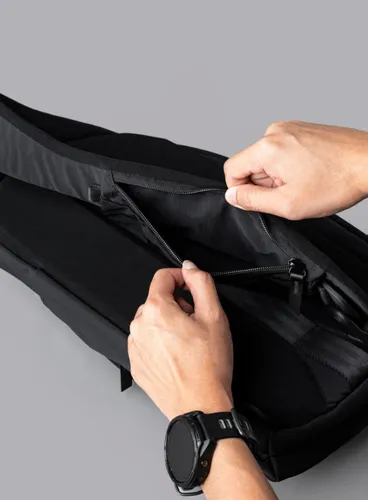 Plecak na jedno ramię Alpaka Metro Crossbody Right Shoulder - black