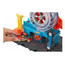 Mattel Hot Wheels City Wyścigowy warsztat opon zestaw HDP02
