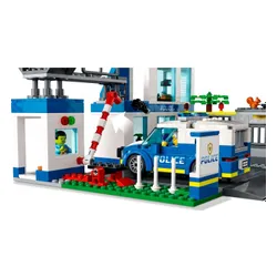 Конструктор Lego City полицейский участок (60316)