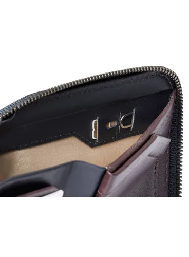 Bellroy leather Zip Wallet RFID - глубокий сливовый