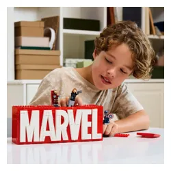 LEGO Klocki Super Heroes 76313 Logo MARVEL z minifigurkami