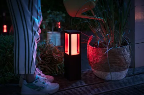 Zewnętrzna latarnia Philips Impress Hue Outdoor Pedestal Light Black 17434/30/P7