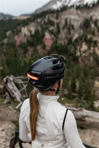 Kask rowerowy ABUS Taipan LED
