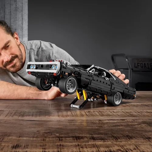 Конструктор Lego Technic Dom'S Dodge Charger (42111)