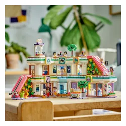 Конструктор LEGO Friends торговый центр Heartlake City (42604)