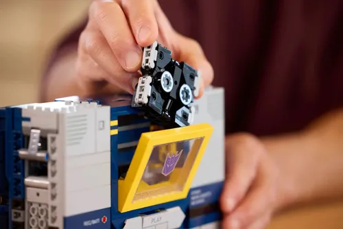 LEGO 10358 ICONS Transformers: Soundwave