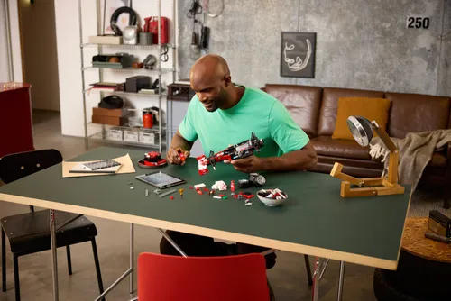 LEGO 11375 Icons Ferrari F2004 i Michael Schumacher