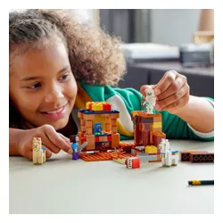 LEGO Minecraft Punkt handlowy 21167