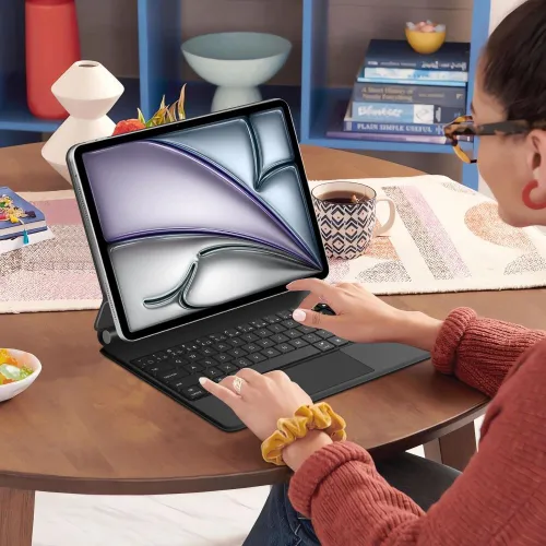 Etui na iPad Air/Pro TECH-PROTECT SmartCase Magnetic + Keyboard Czarny Klawiatura