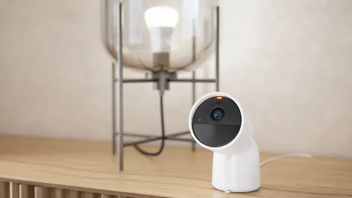 Kamera Philips Hue Secure ze stojakiem