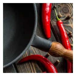 Patelnia żeliwna z pokrywką MAYSTERNYA WOOD 24 cm