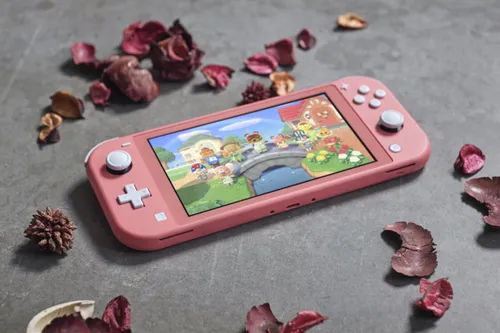 Konsola NINTENDO Switch Lite Coral + ACNH Bundle