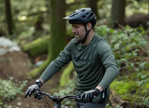 Kask rowerowy LAZER Jackal KinetiCore Czarny MTB (rozmiar M)
