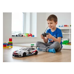 Zdalnie sterowany samochód COIL auto RC pilot BMW M8 GTE do samodzielnego montażu 1:18