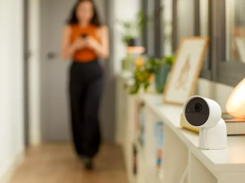 Kamera Philips Hue Secure 2K Biały ze stojakiem