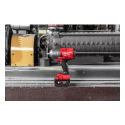 Darbe anahtarı mı? Milwaukee M18 FHIWP12-502X (2 pil, şarj cihazı, kılıf)