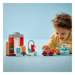 LEGO Klocki DUPLO Disney 10456 Wizyta McQueena w warsztacie Wójta