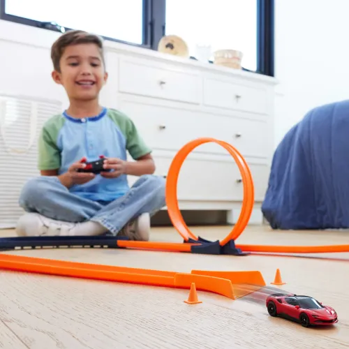 Samochód zdalnie sterowany Hot Wheels RC Ferrari SF90 Stradale Assetto Fiorano JGD09