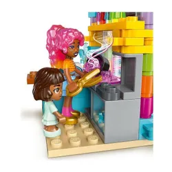 LEGO Friends 42649 Sklep z cukierkami w Heartlake