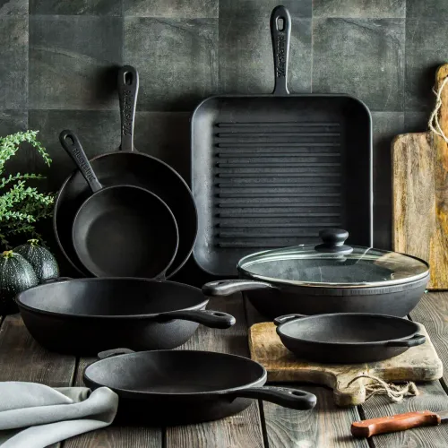 Patelnia żeliwna z pokrywką MAYSTERNYA IRON 24 cm