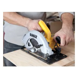 Ferăstrău circular DeWalt DWE560K