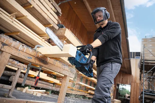 Piła łańcuchowa akumulatorowa BOSCH Professional 18V GKE 18V-40 06008D3001 5.5 Ah