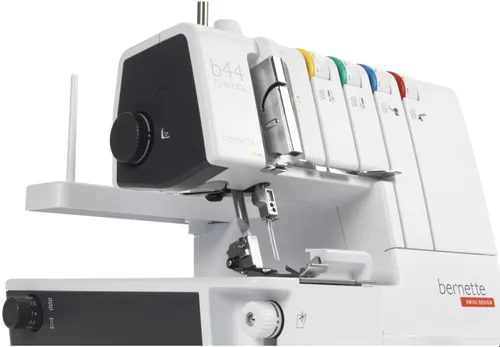 Maszyna do szycia Overlock BERNETTE B44 Funlock