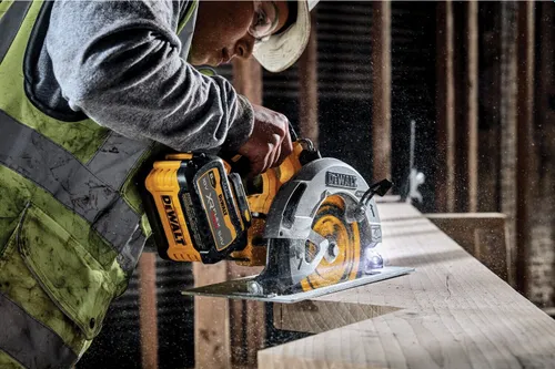 Pilarka tarczowa DeWalt DCS573NT